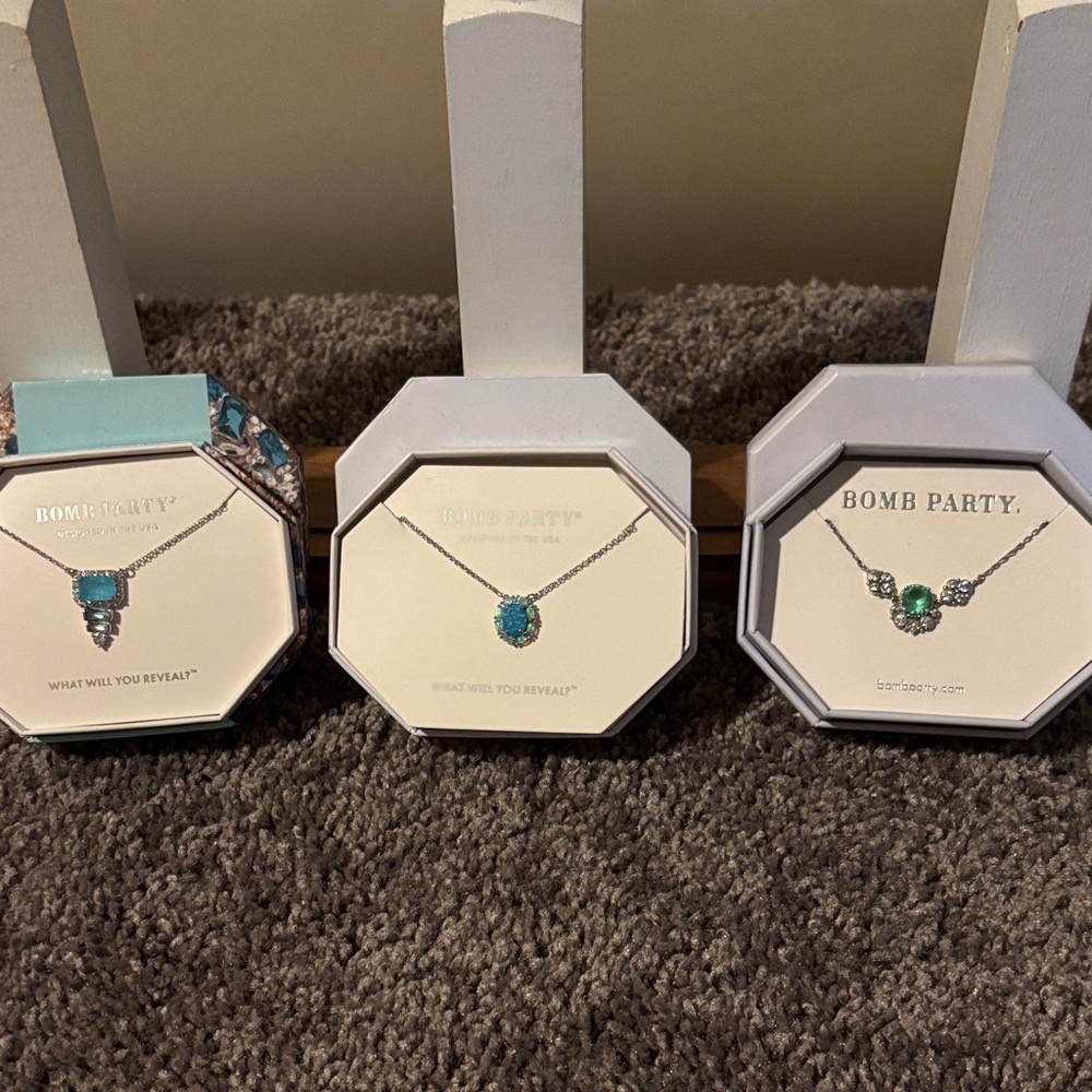 Bomb Party Necklace Set with Blue Stones